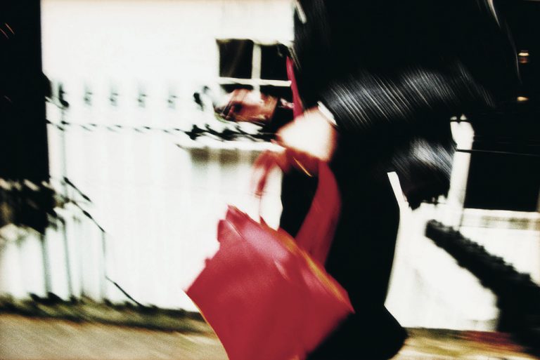 En av tio kvinnor vågar inte gå ut ensamma sent på kvällen.