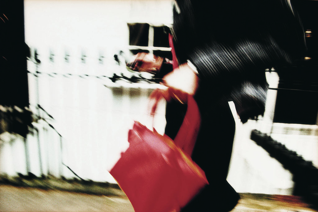 En av tio kvinnor vågar inte gå ut ensamma sent på kvällen.