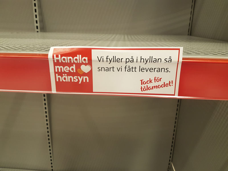 Flera butiker vädjar om att folk ska handla med hänsyn.