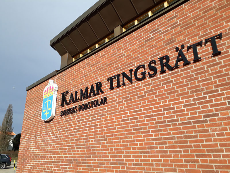Kalmar tingsrätt entré. Foto: Anton Lindskog.