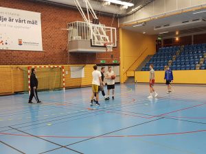 Damir håller i Kalmar Saints träning