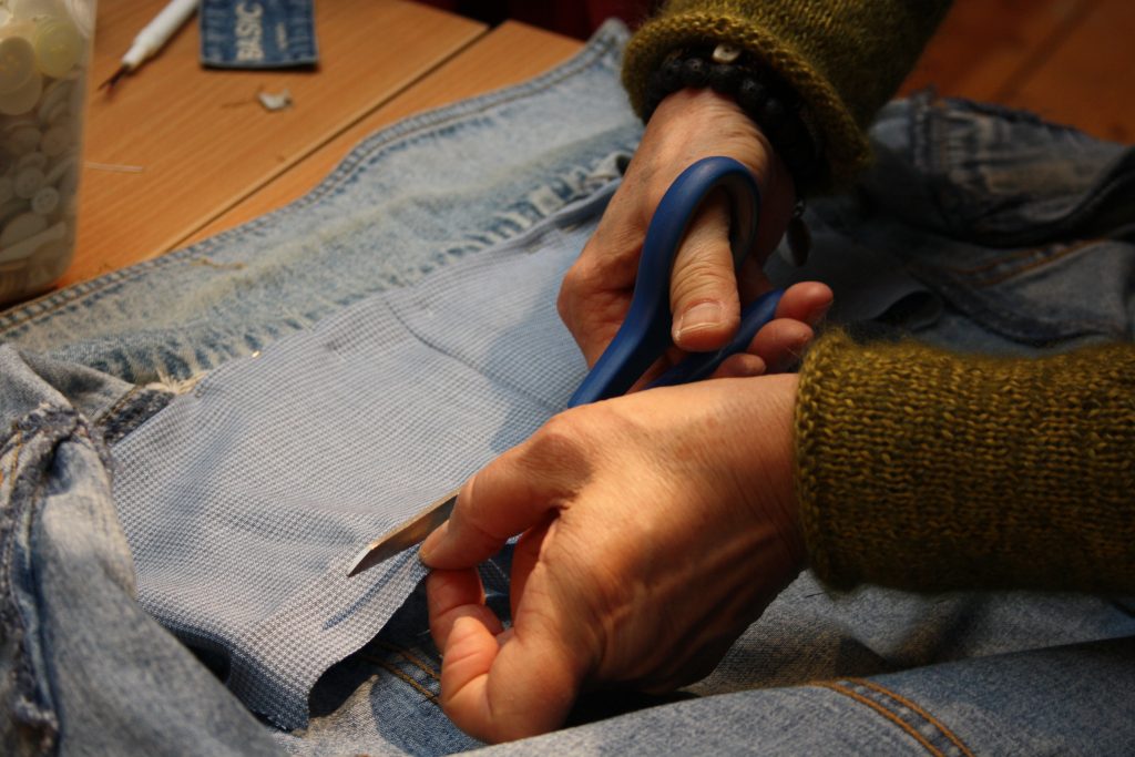 Sax klipper i jeanstyg