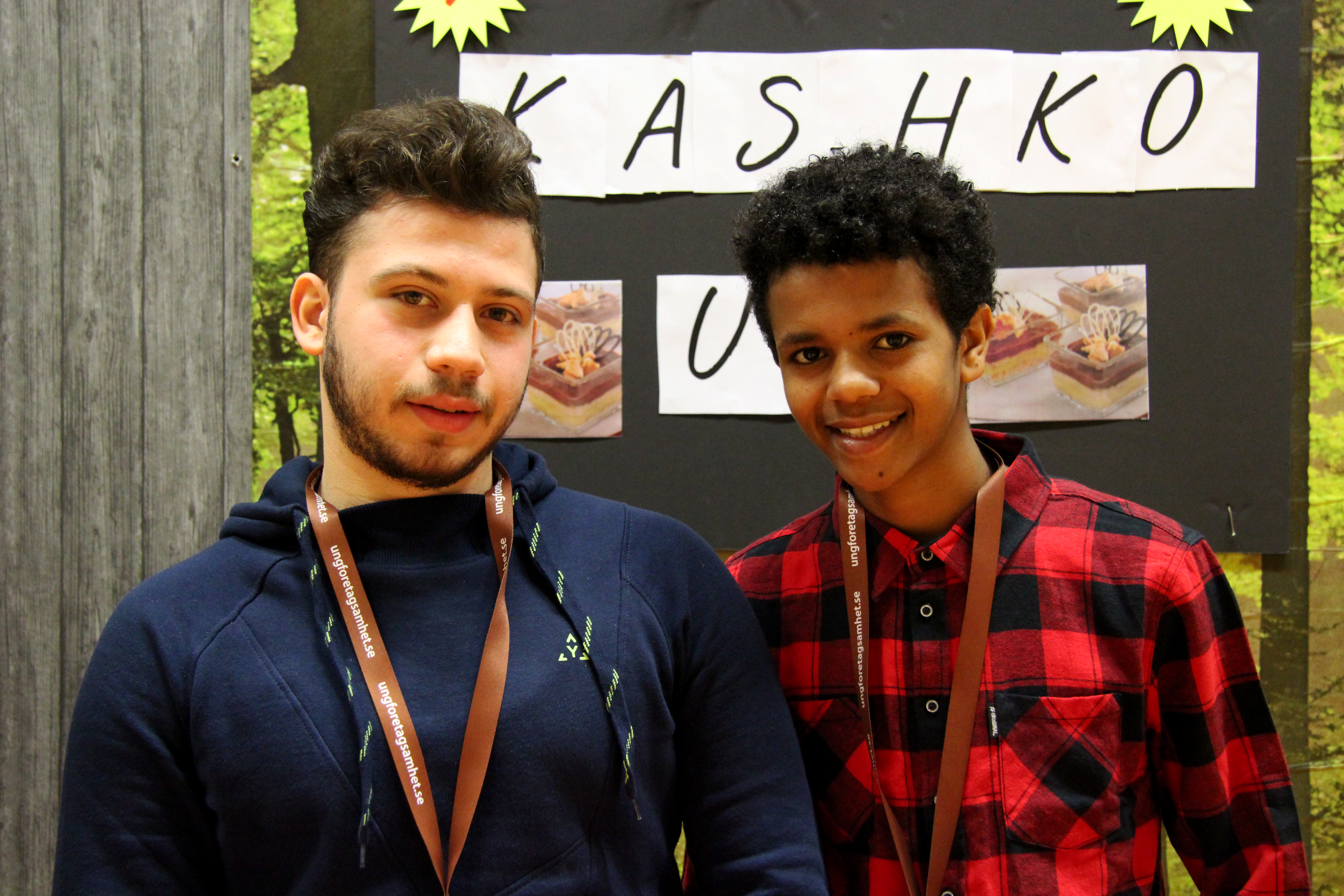 Aghaiad och Nahom står vid sin monter och visade upp vad Kashko UF har att sälja.