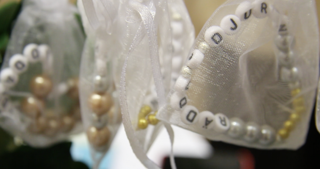 Rädda Djuren UF:s hemmapärlade armband.