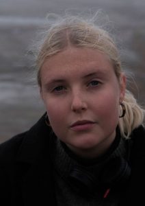 En porträttbild på Norah Lång.