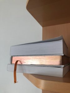 Tre böcker på varandra