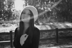 Lisa Gustafsson i peruk.