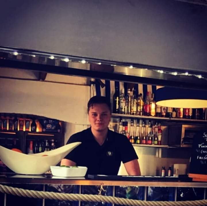 Vincent Woxell,bartender, i bar