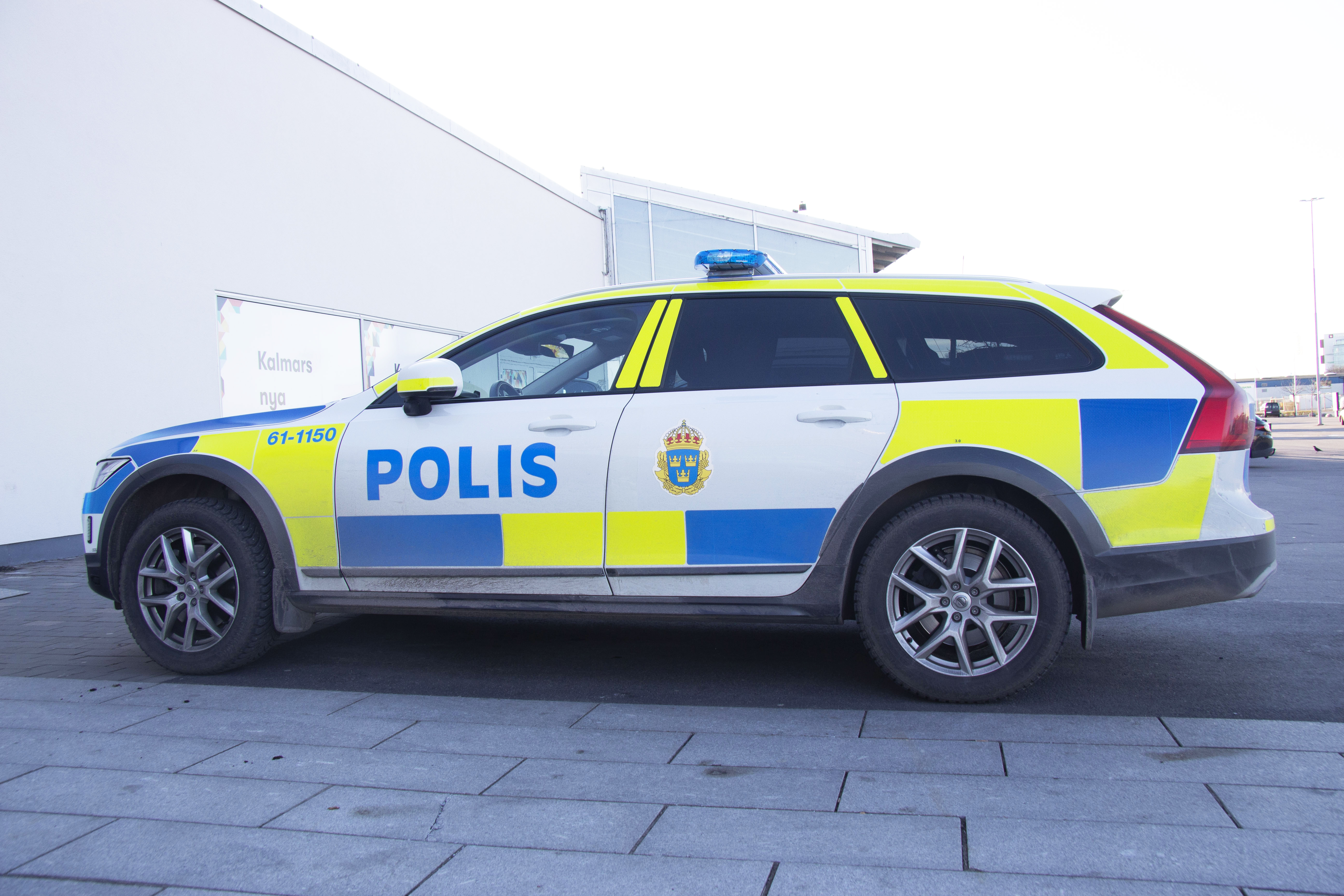 Bild: En polisbil på en parkering i Kalmar.