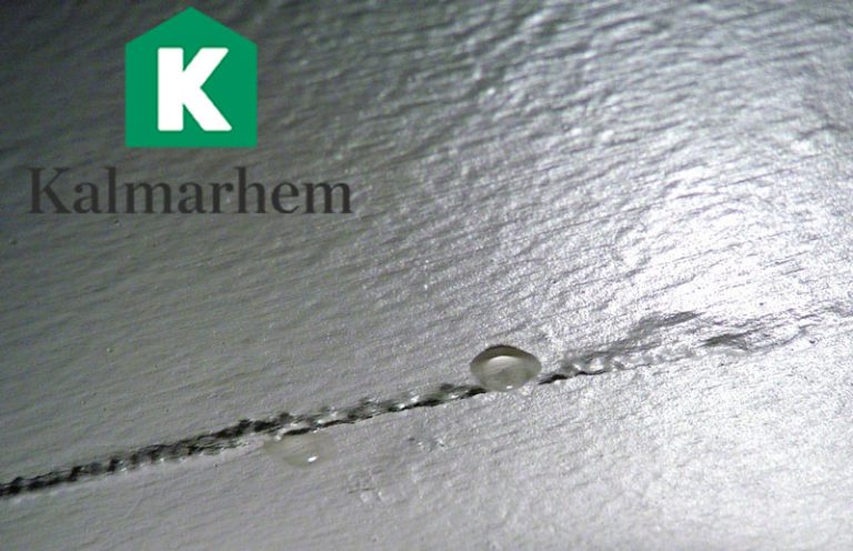 Bild på en vattenläcka med Kalmarhems logo uppe i vänstra hörnet.