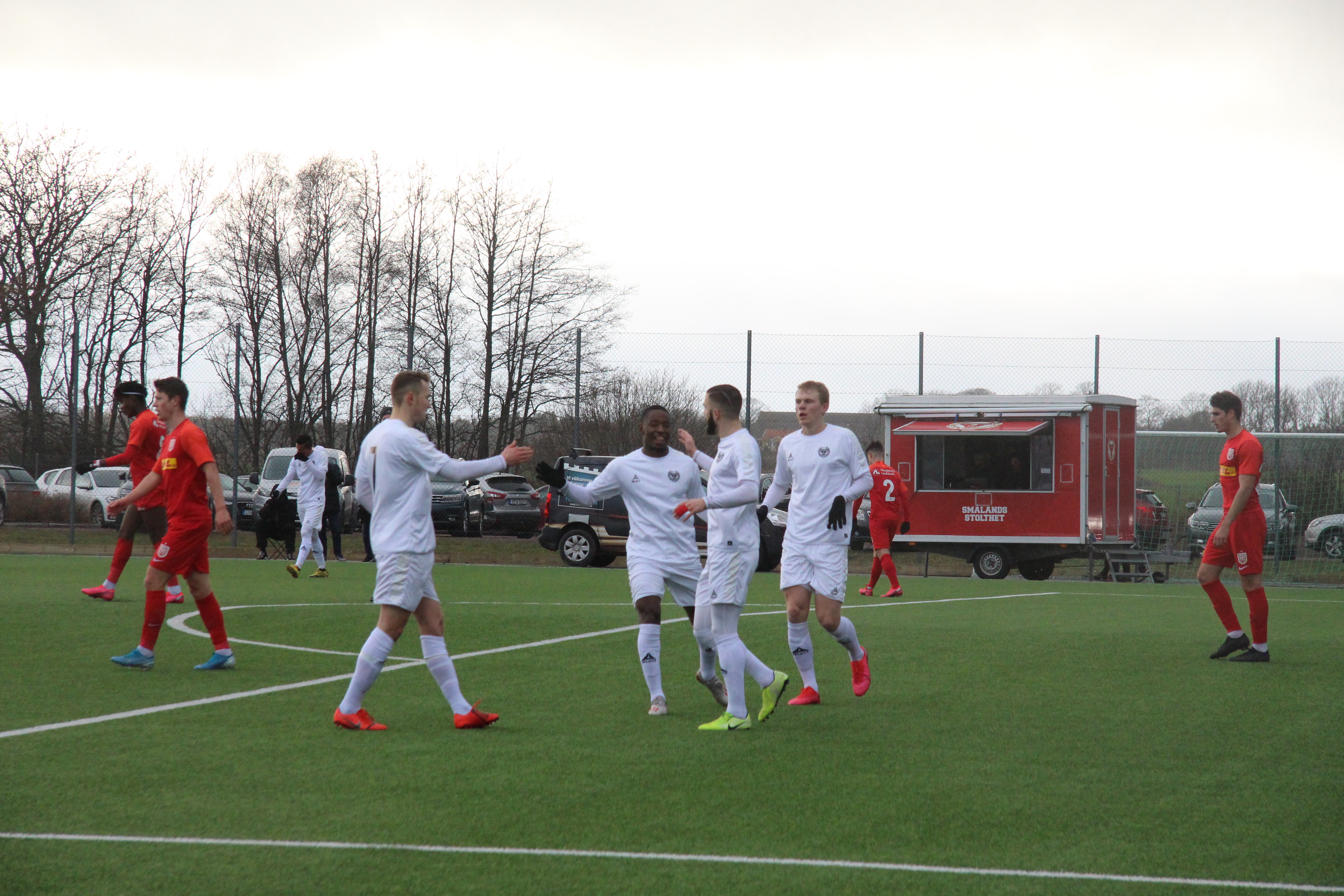 Kalmarspelare jublar efter 1-0 målet.