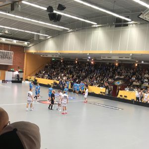 Bild från en FBC Kalmarsund match i Kalmar Sportcenter