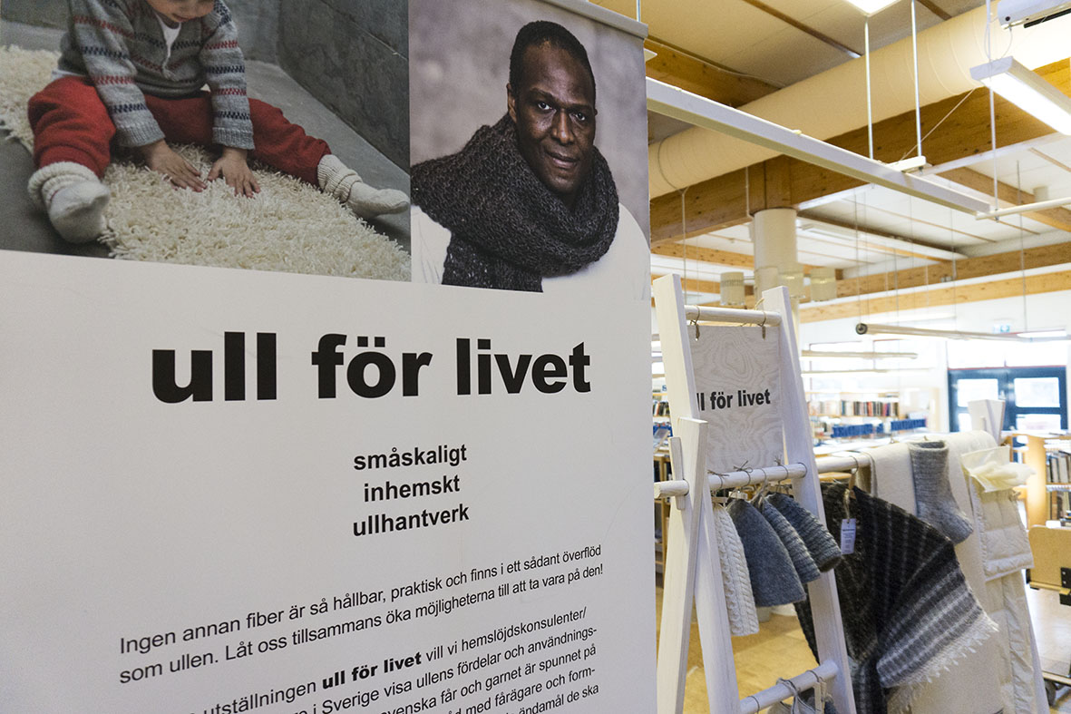 "Ull för livet". En utställning vid Stadsbiblioteket i Kalmar. Foto: Ola Carlsson