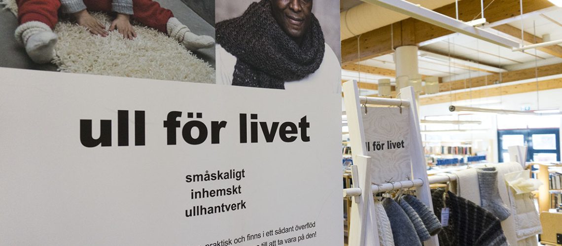 "Ull för livet". En utställning vid Stadsbiblioteket i Kalmar. Foto: Ola Carlsson