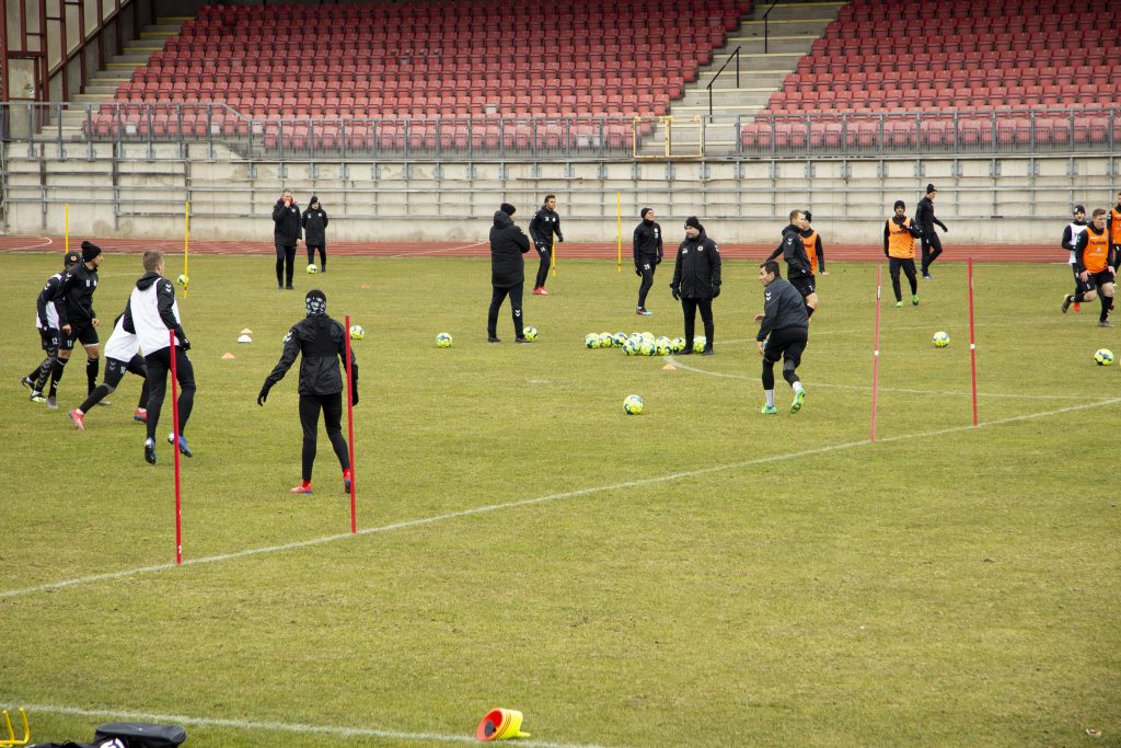 KFF spelarna på plan