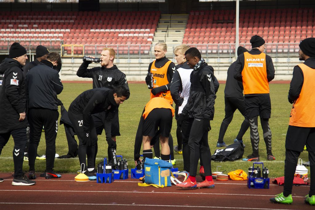 Laget dricker vatten