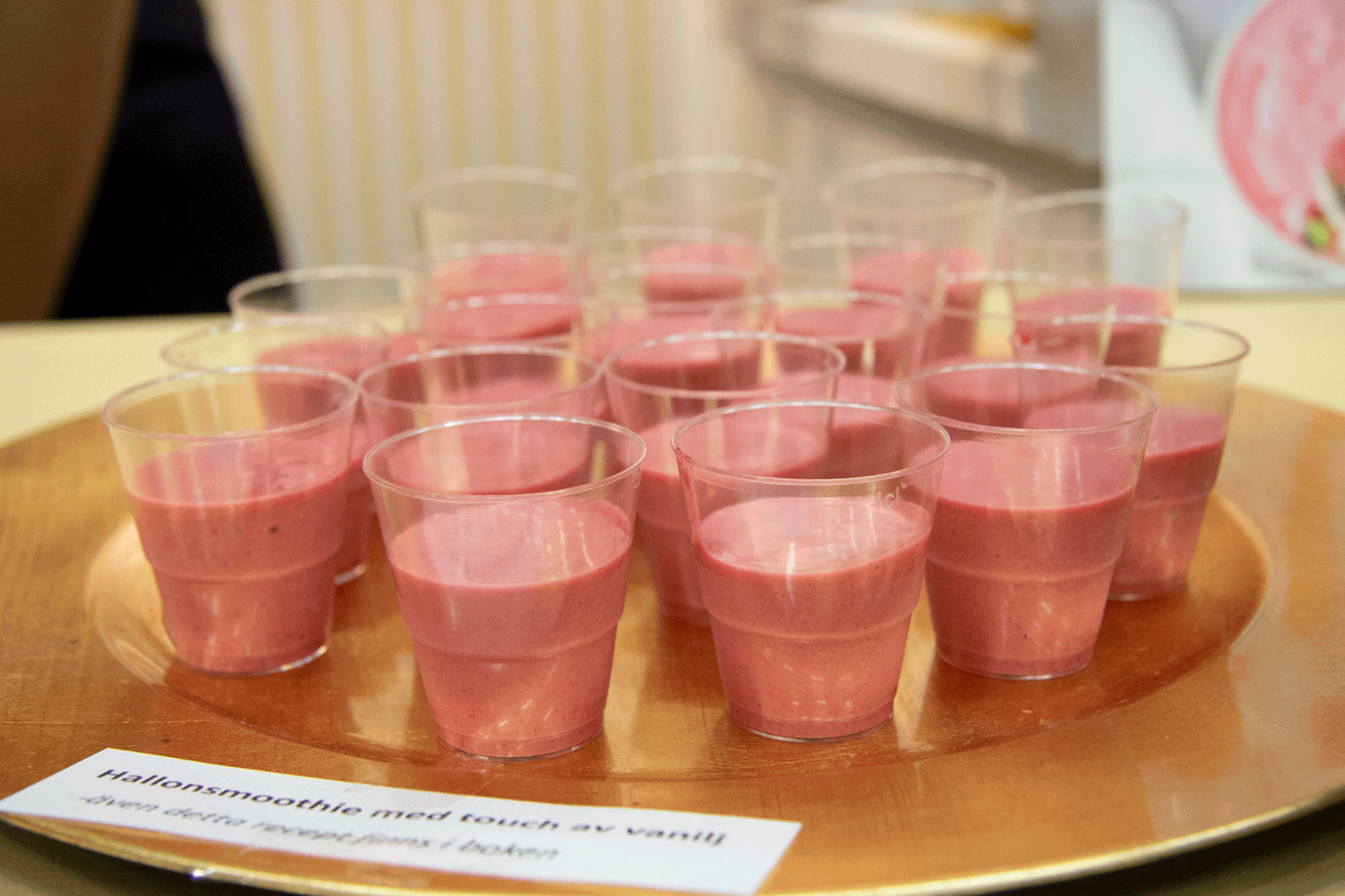 Godmorgon UF bjöd besökarna på en hallonsmoothie.