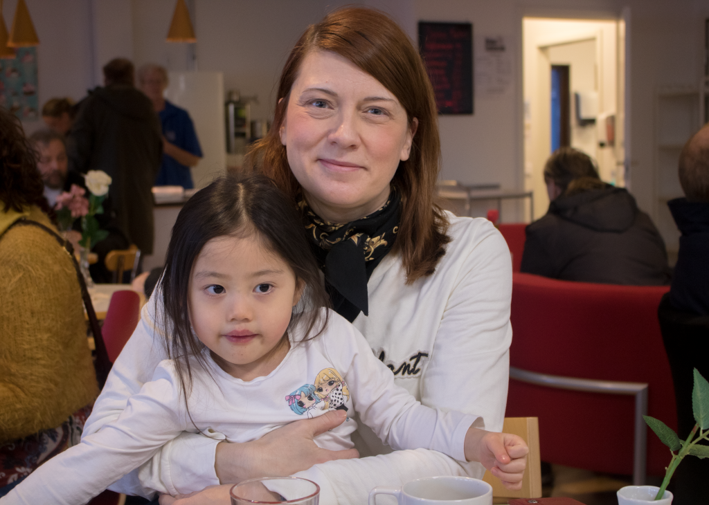 Mia Tegemark och Lily Tegemark