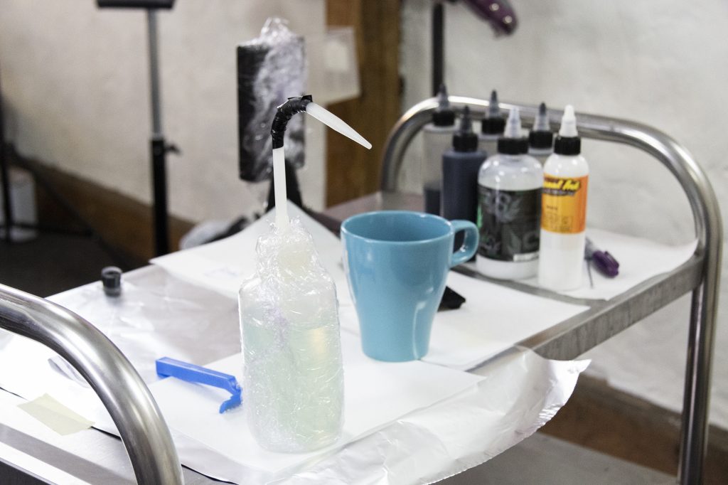 Tatueringsutrustning.