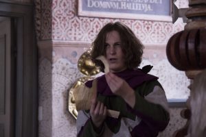 Bild på Nora Madsen i rollen som gycklaren Tuva.