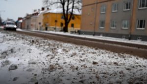 Bil och snöigt vinter väglag