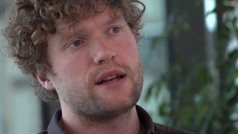 Närbild på Filip Sjöström