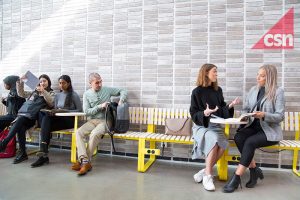 Studenter med CSN-loggan upp i över högra hörnet.