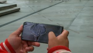 Bild på en mobil som visar skeppet som befinner sig under marken.