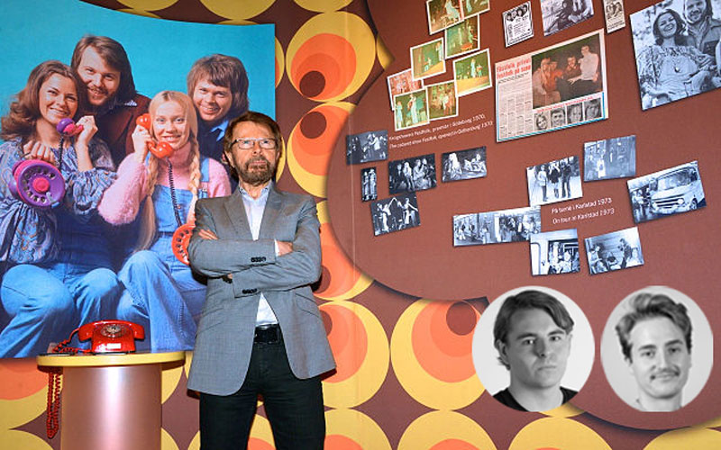 Björn Ulvaeus framför en tavla på ABBA.