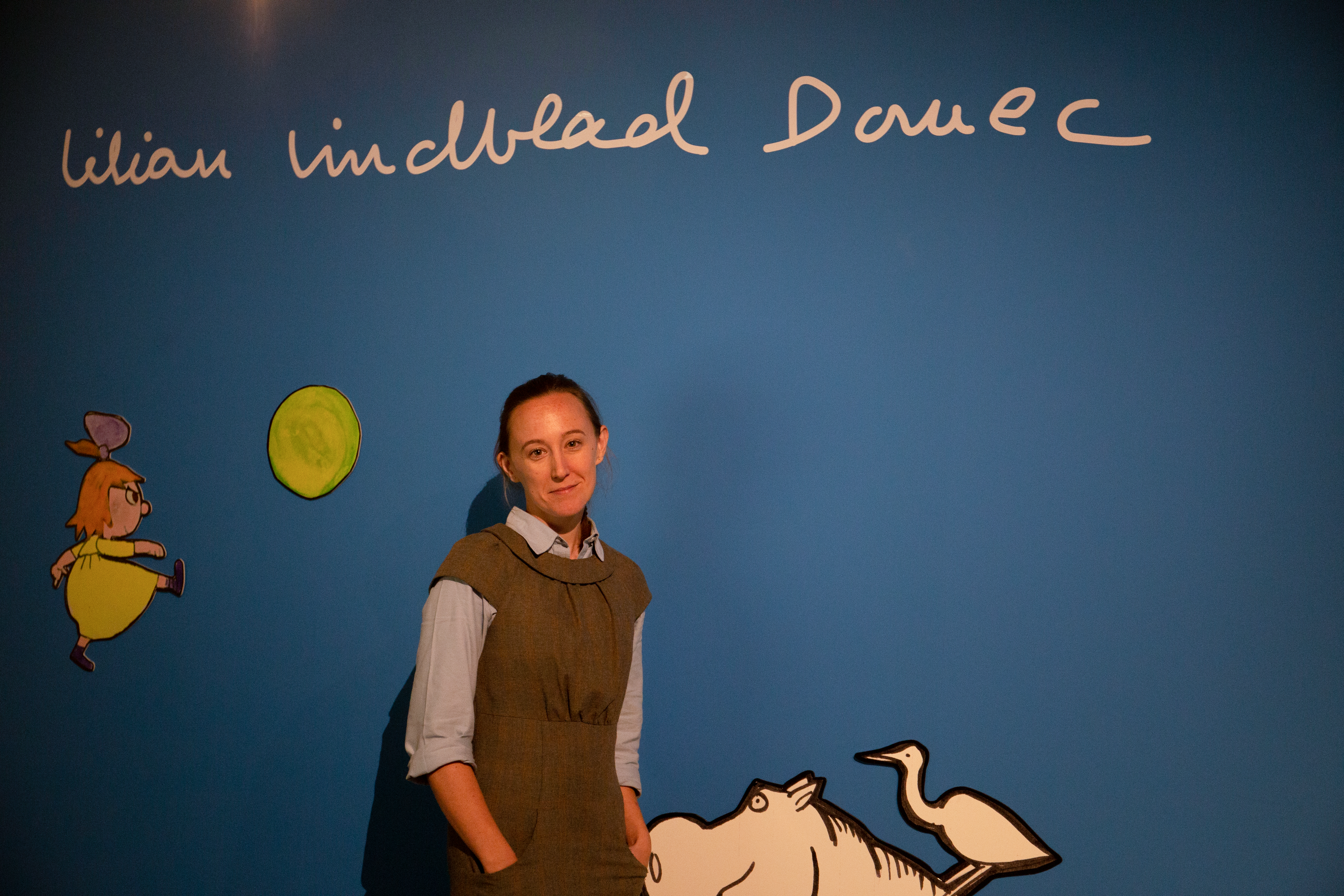 Isabel Mena-Berlin framför utställning