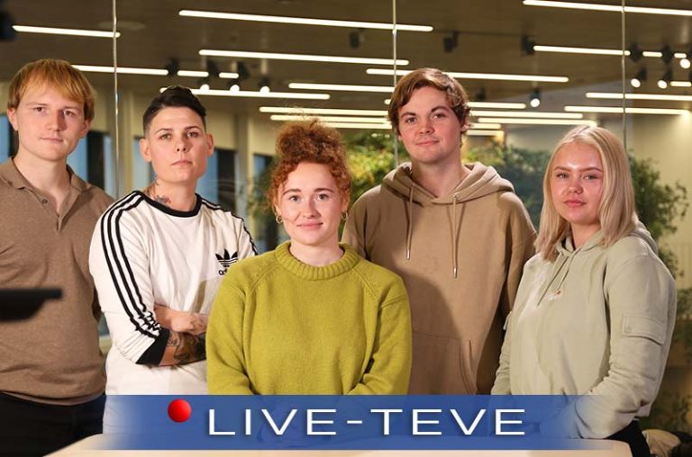 Live TV. Programledare står på rad