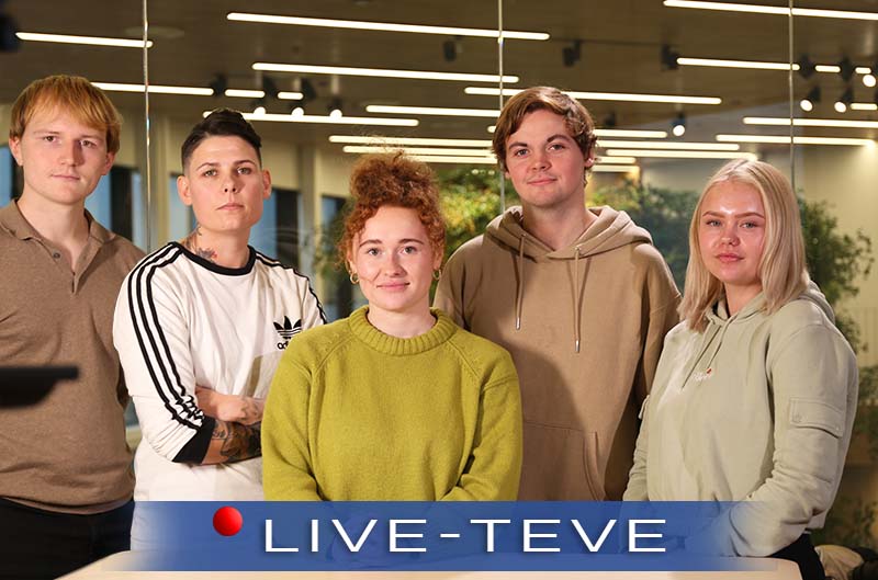 Live TV. Programledare står på rad