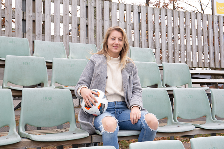 Jessika Pedersen på läktarn