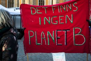 Banderoll "Det finns ingen planet B" på Stortorget.