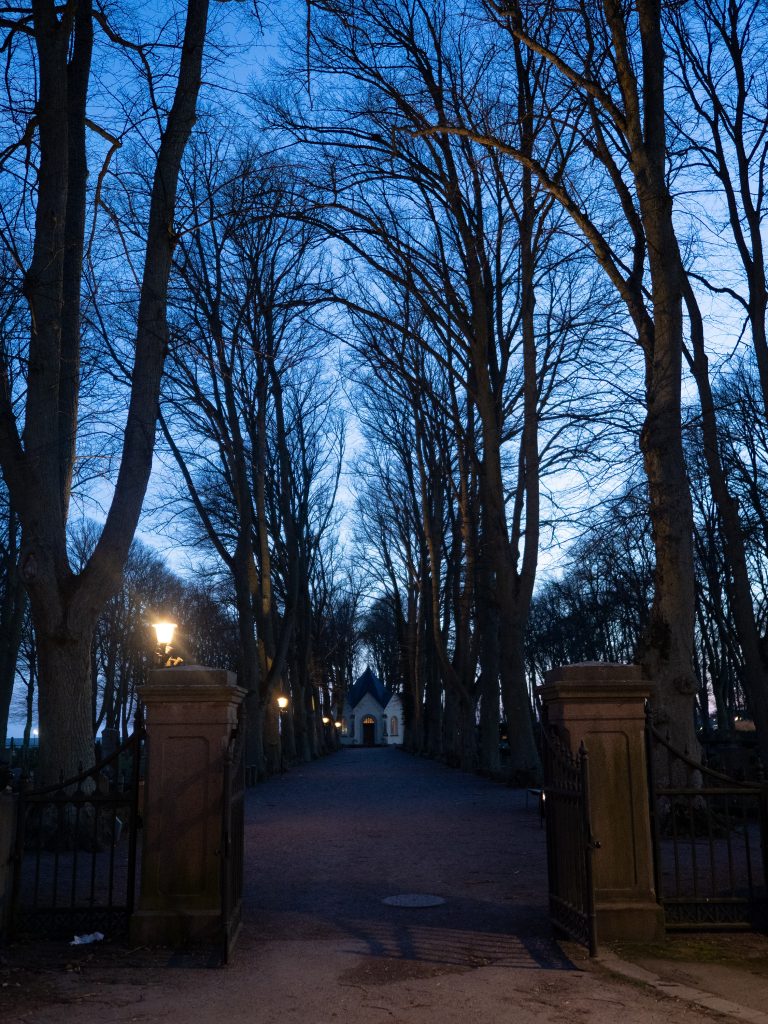 Södra kyrkogårdens entré