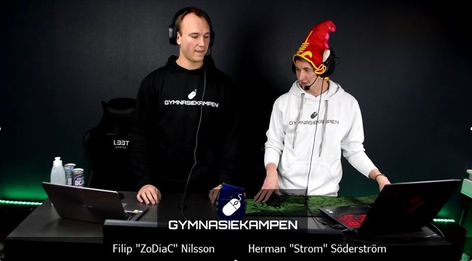 Två grabbar bjuder in gymnasieelever till turnering i E-sport.