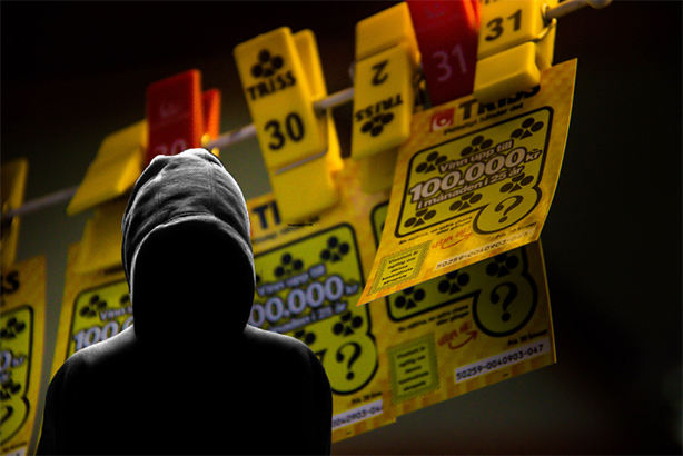 silhuett av praktikanten med lotter i bakgrunden.