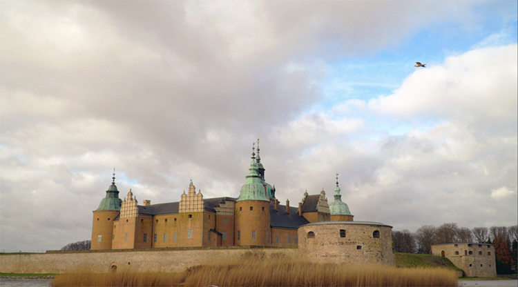 Kalmar slott ligger fint vid havet