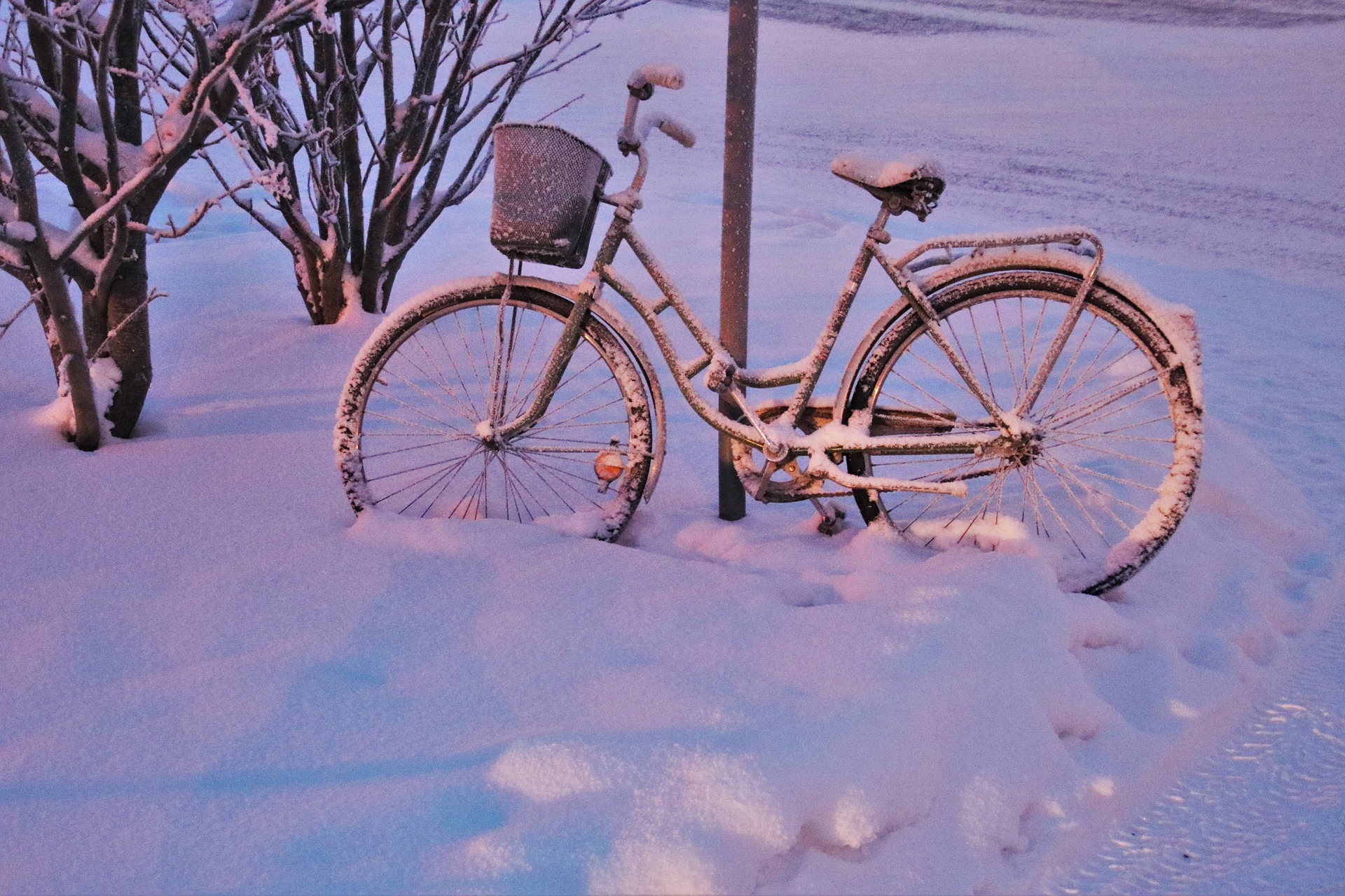 Cykel i snön.